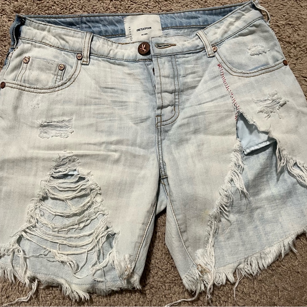 One Teaspoon Women’s Size 27 Distressed Light Blue Denim Shorts
